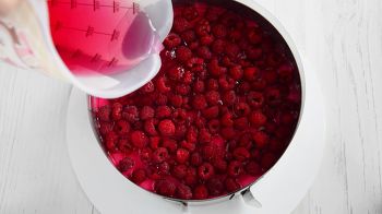немецкий торт с творогом и малиной. recipe 638 step 20 medium. немецкий торт с творогом и малиной фото. немецкий торт с творогом и малиной-recipe 638 step 20 medium. картинка немецкий торт с творогом и малиной. картинка recipe 638 step 20 medium. Представьте, Вы ощущаете пропитанный сладким сиропом мягкий бисквит, шоколад и тающие во рту нежную творожную начинку и ягодное желе, ммм… А какой внешний вид! Десерт выглядит красиво и благородно, он достойно будет смотреться в роли праздничного торта…