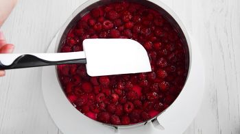 немецкий торт с творогом и малиной. recipe 638 step 21 medium. немецкий торт с творогом и малиной фото. немецкий торт с творогом и малиной-recipe 638 step 21 medium. картинка немецкий торт с творогом и малиной. картинка recipe 638 step 21 medium. Представьте, Вы ощущаете пропитанный сладким сиропом мягкий бисквит, шоколад и тающие во рту нежную творожную начинку и ягодное желе, ммм… А какой внешний вид! Десерт выглядит красиво и благородно, он достойно будет смотреться в роли праздничного торта…