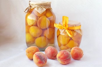 Рецепты блюд с консервированными персиками