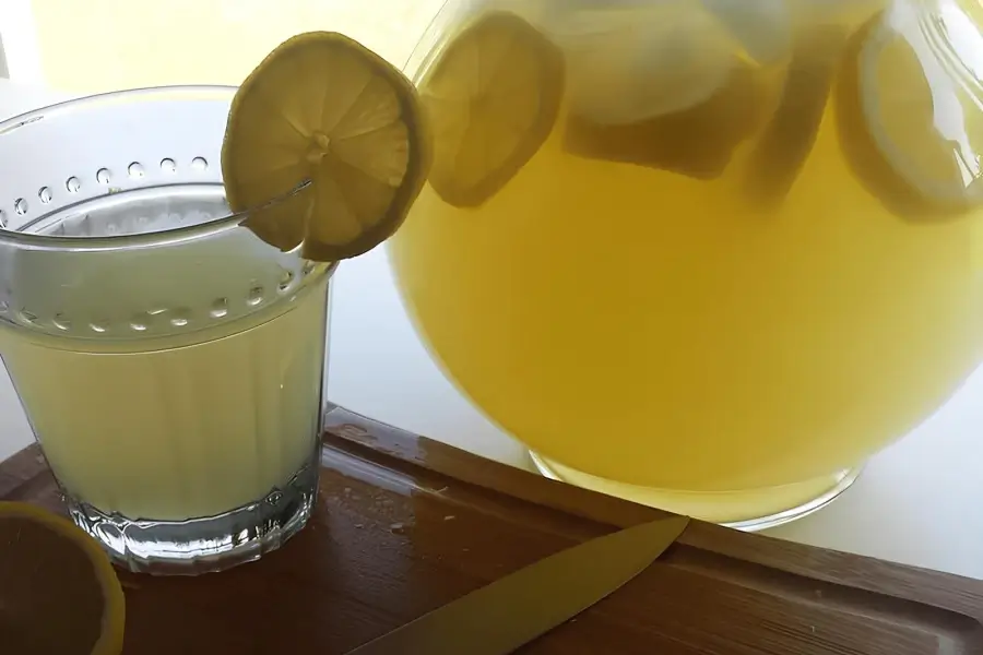 Лимонад из свежих лимонов