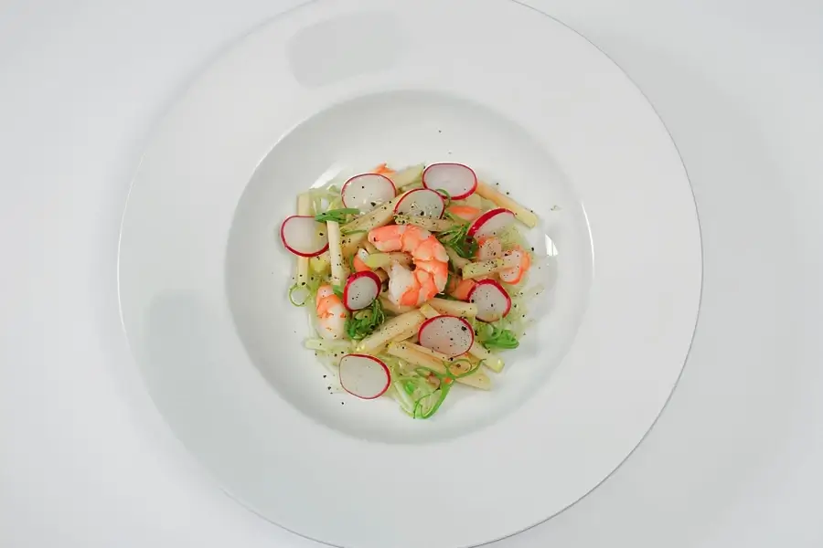 Салат с капустой и креветками
