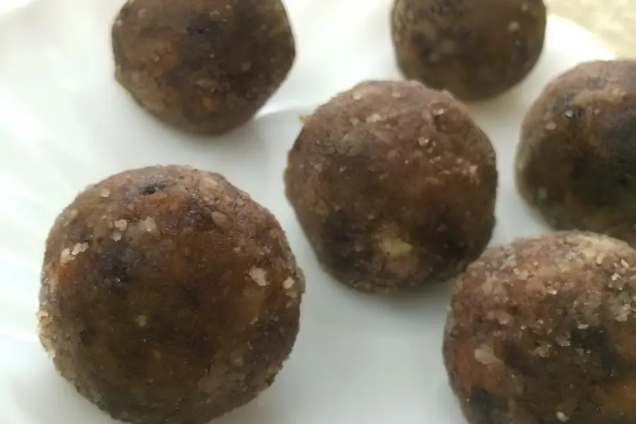 Конфеты из сухофруктов и фундука