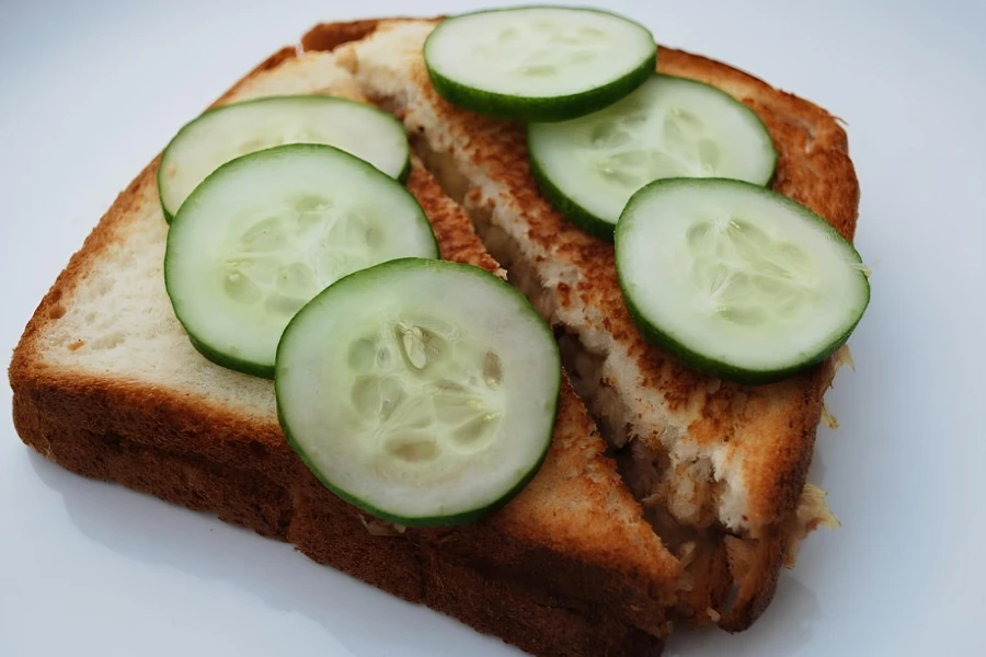 Сэндвич с сыром и тунцом