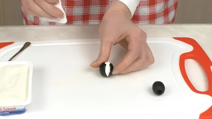 Заполнение оливок сыром