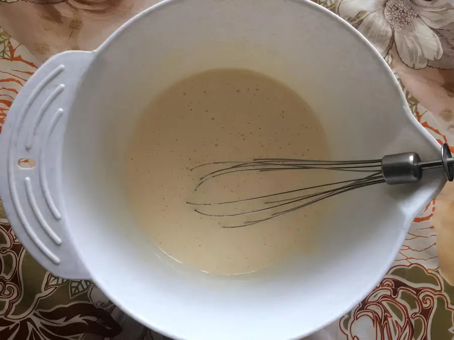 Взбивание сахара с яйцами