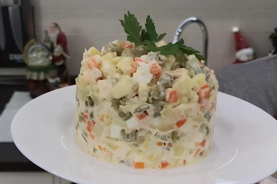 Оливье с утиной грудкой