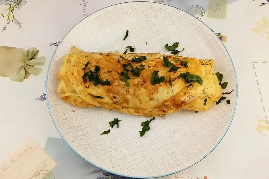 Рулет из омлета с сыром