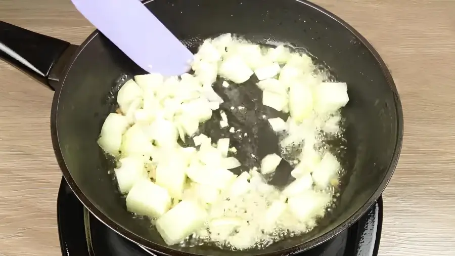 Обжарка лука и чеснока
