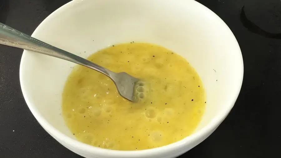 Приготовление яичной смеси