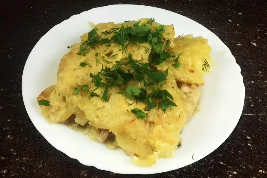 Гратен из картофеля с курицей и грибами