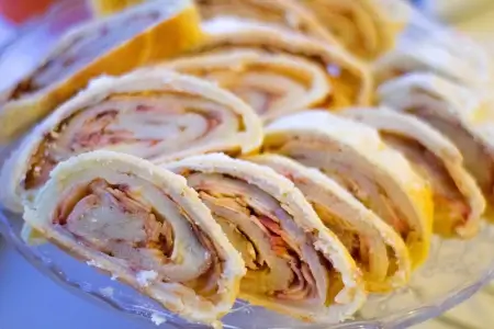 Творожный рулет с яблоками
