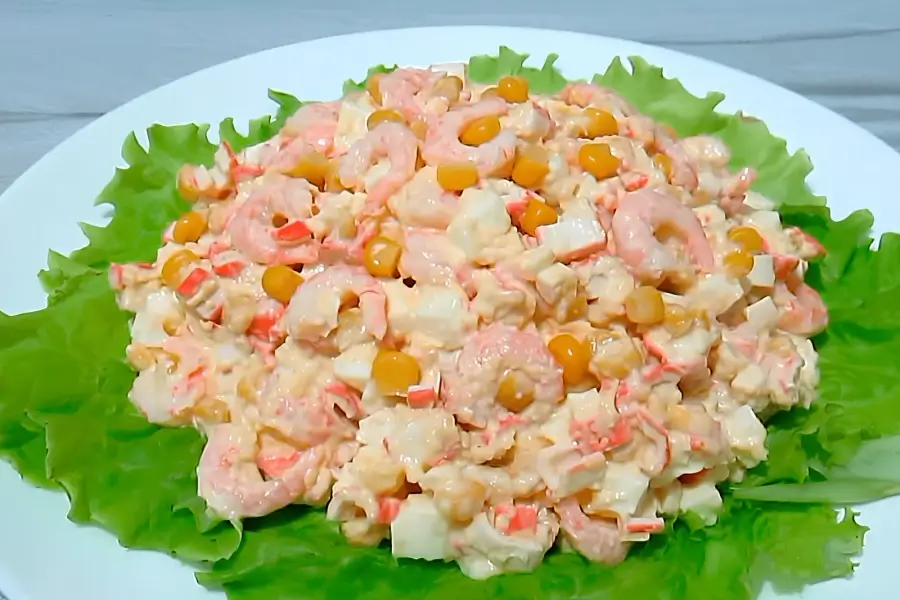 Крабовый салат с креветками
