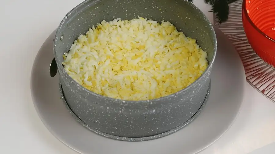 Начало сборки салата