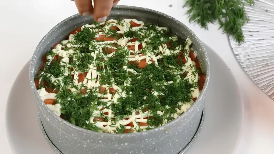 Слой с укропом и майонезом