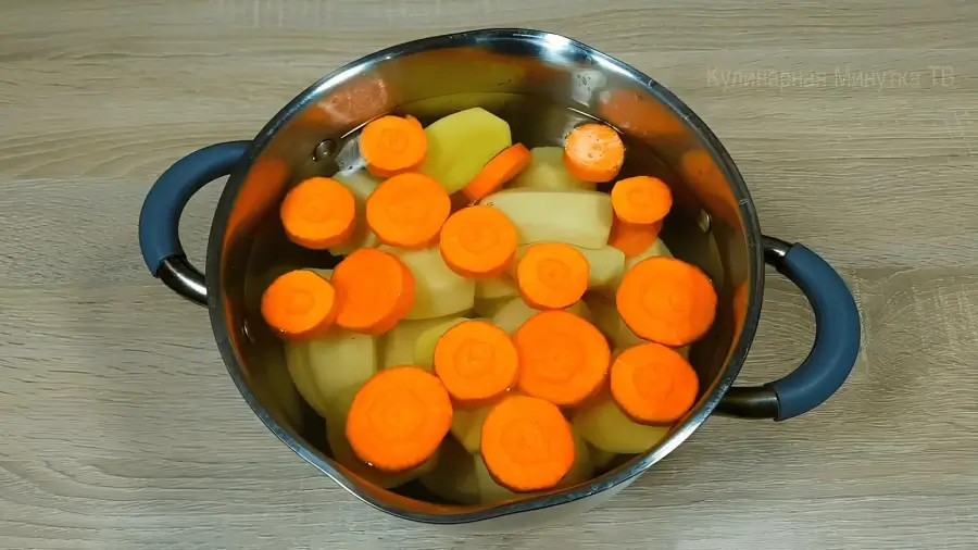 Варка картофеля и моркови