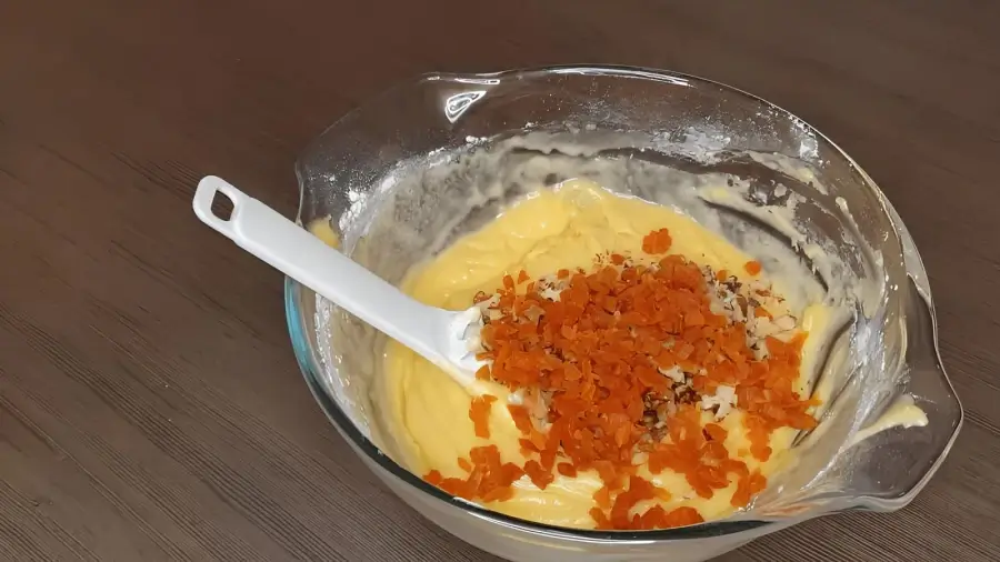 Добавить орехи и курагу