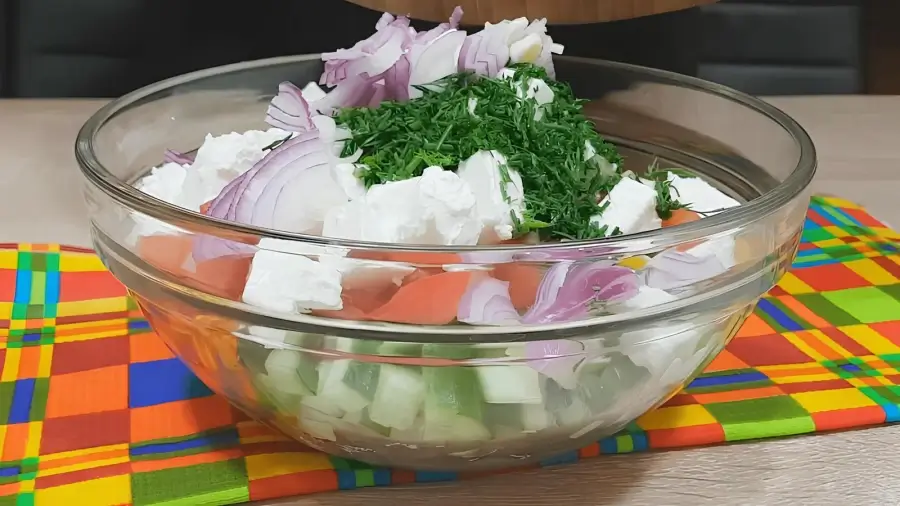Измельчение зелени и лука