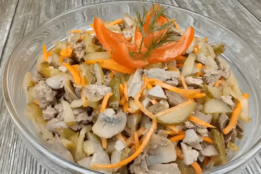 Салат с куриной печенью и морковью по корейски