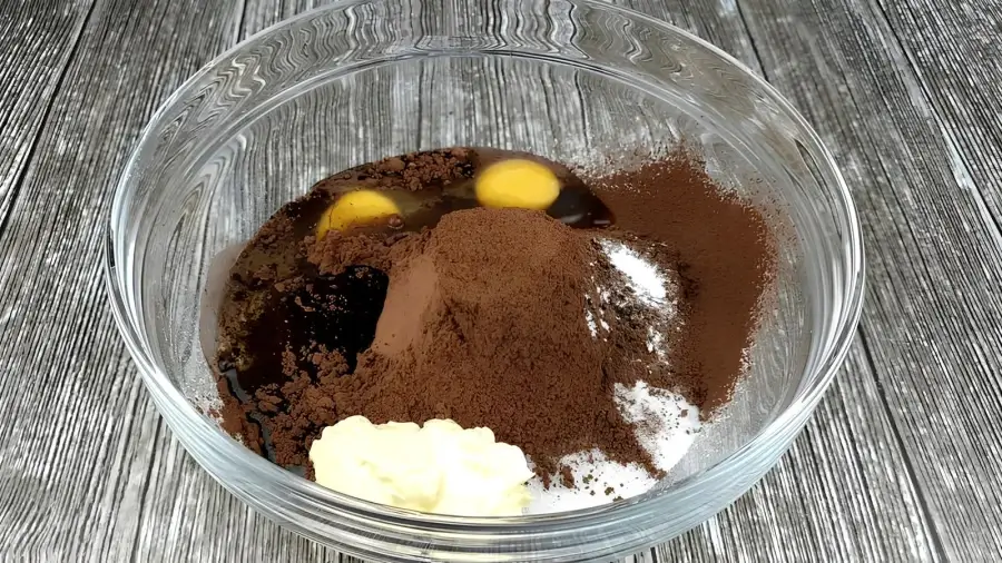 Добавление яиц и масел