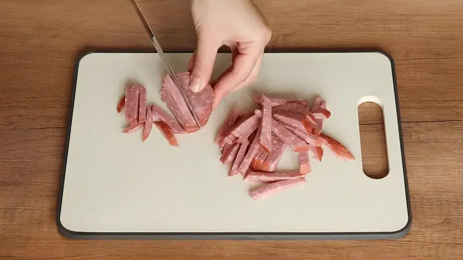 Нарезка колбасы