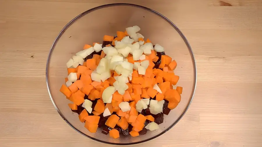 Нарезка моркови и картофеля