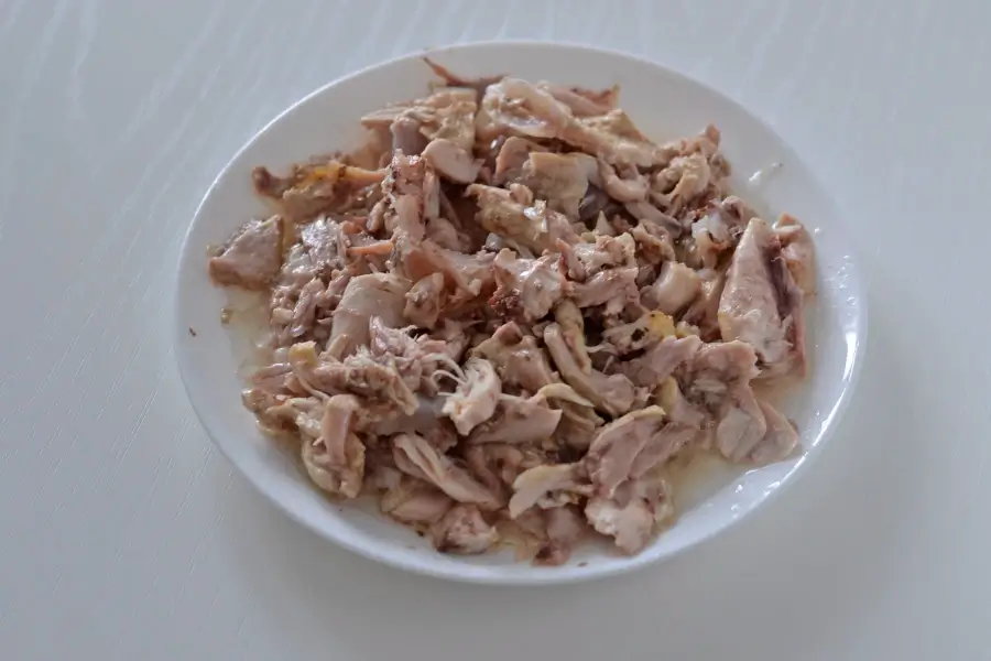 Отваривание и разделка курицы