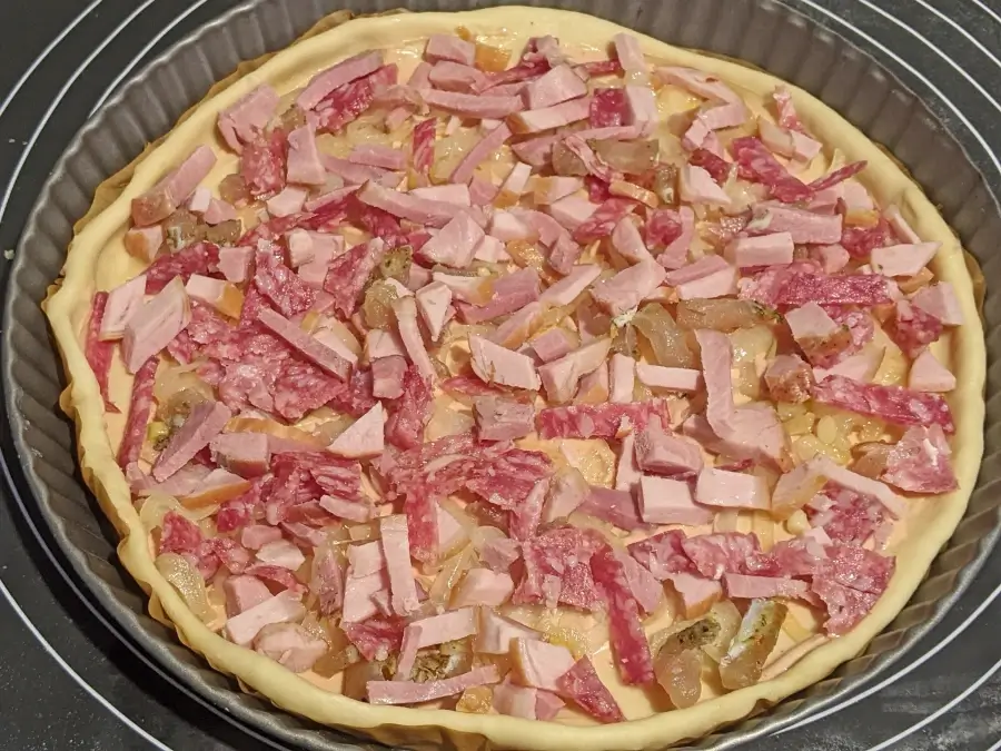Добавление лука и мяса
