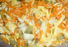 Легкий салат из корейской моркови и куриного филе