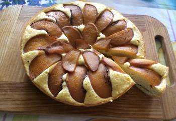 Пирог с персиком в мультиварке