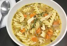 Быстрый суп с лапшой и курицей