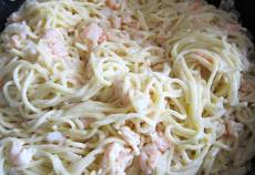 Сливочная лапша с креветками