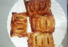 Слойки с яблоками и корицей
