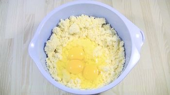 Запеканка из творога и сметаны фото 2 шага рецепта