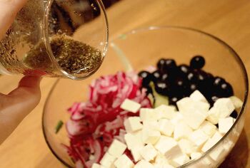 Простой Греческий салат фото 4 шага рецепта