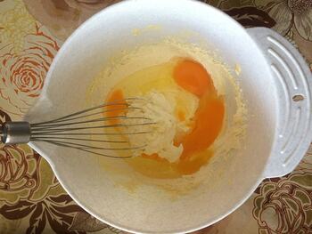 Кексы с яблоками в мультиварке фото 2 шага рецепта