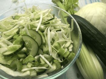 Салат с сельдереем и огурцом фото 5 шага рецепта