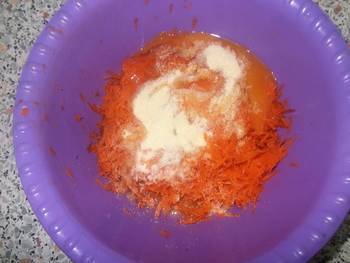 Морковные оладушки фото 1 шага рецепта