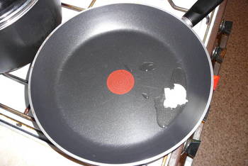 Омлет с сыром и помидорами фото 1 шага рецепта