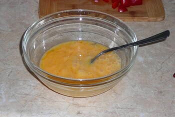 Омлет с сыром и помидорами фото 3 шага рецепта