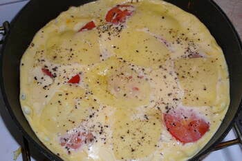 Омлет с сыром и помидорами фото 4 шага рецепта