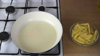 Картофель фри на сковороде фото 3 шага рецепта