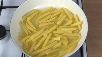 Картофель фри на сковороде фото 4 шага рецепта