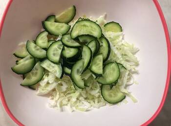 Салат с пекинской капустой фото 2 шага рецепта