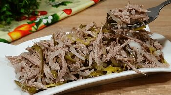 Салат из индейки с маринованным огурцом фото 7 шага рецепта