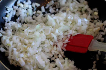 Лепешки с луком фото 3 шага рецепта