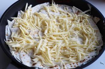 Пирог из лаваша на сковородке фото 5 шага рецепта