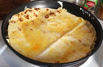 Пирог из лаваша на сковородке фото 7 шага рецепта