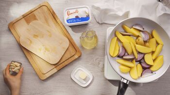 Запеченный картофель с сыром фета фото 2 шага рецепта