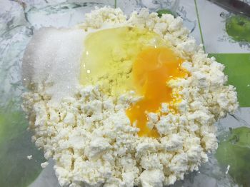 Сырники с манкой фото 2 шага рецепта