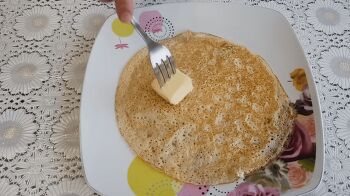 Тонкие ажурные блинчики с дырочками фото 8 шага рецепта